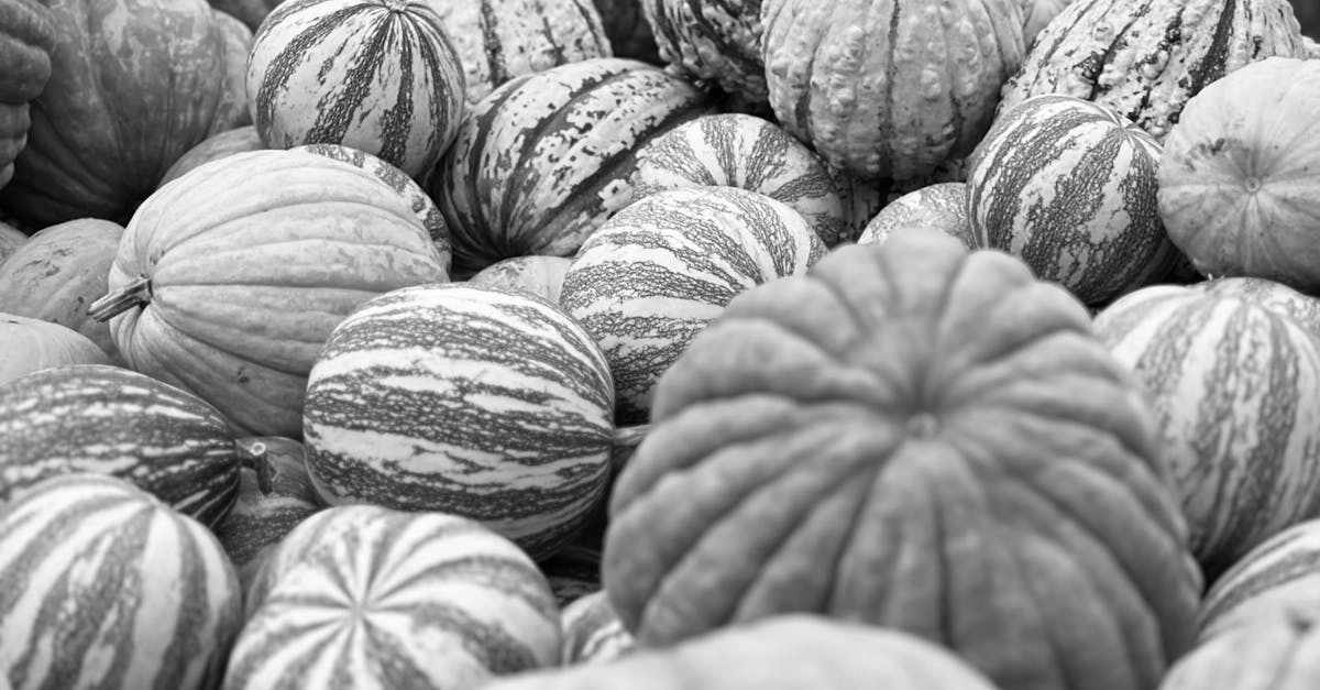 Виртуальная ферма с игровыми символами и кулинарными элементами